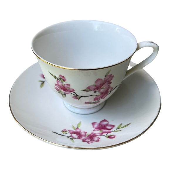 Beautiful Fine Bone China set of 4 - Cherry Blossoms Teacup and Saucer. - Picture 10 of 11
